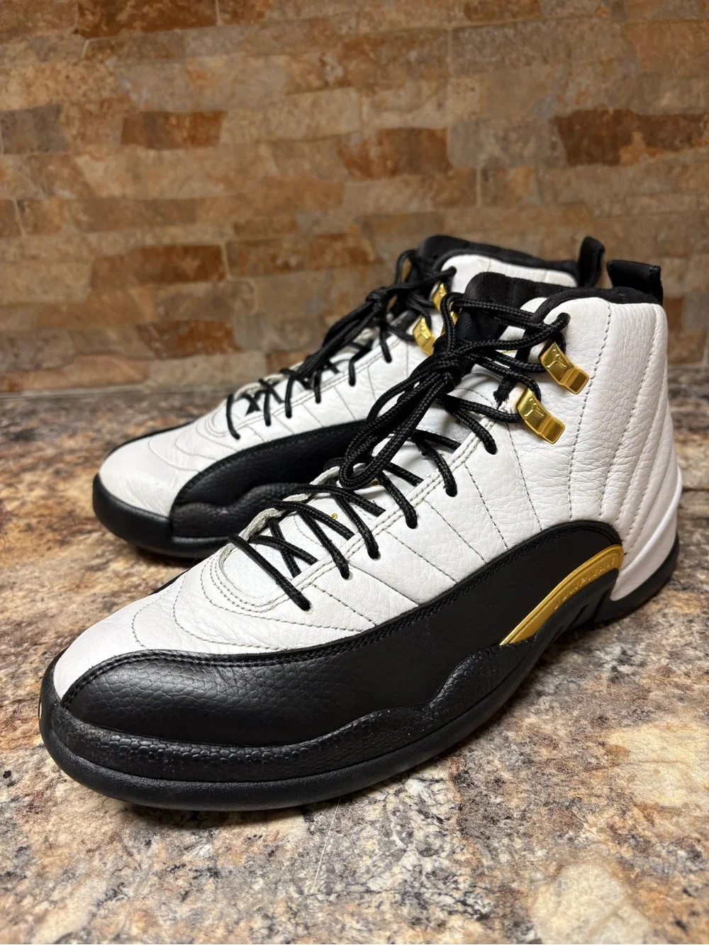 Air Jordan 12 Retro Royalty White/Black Metallic Gold CT8013-170 Size 9.5